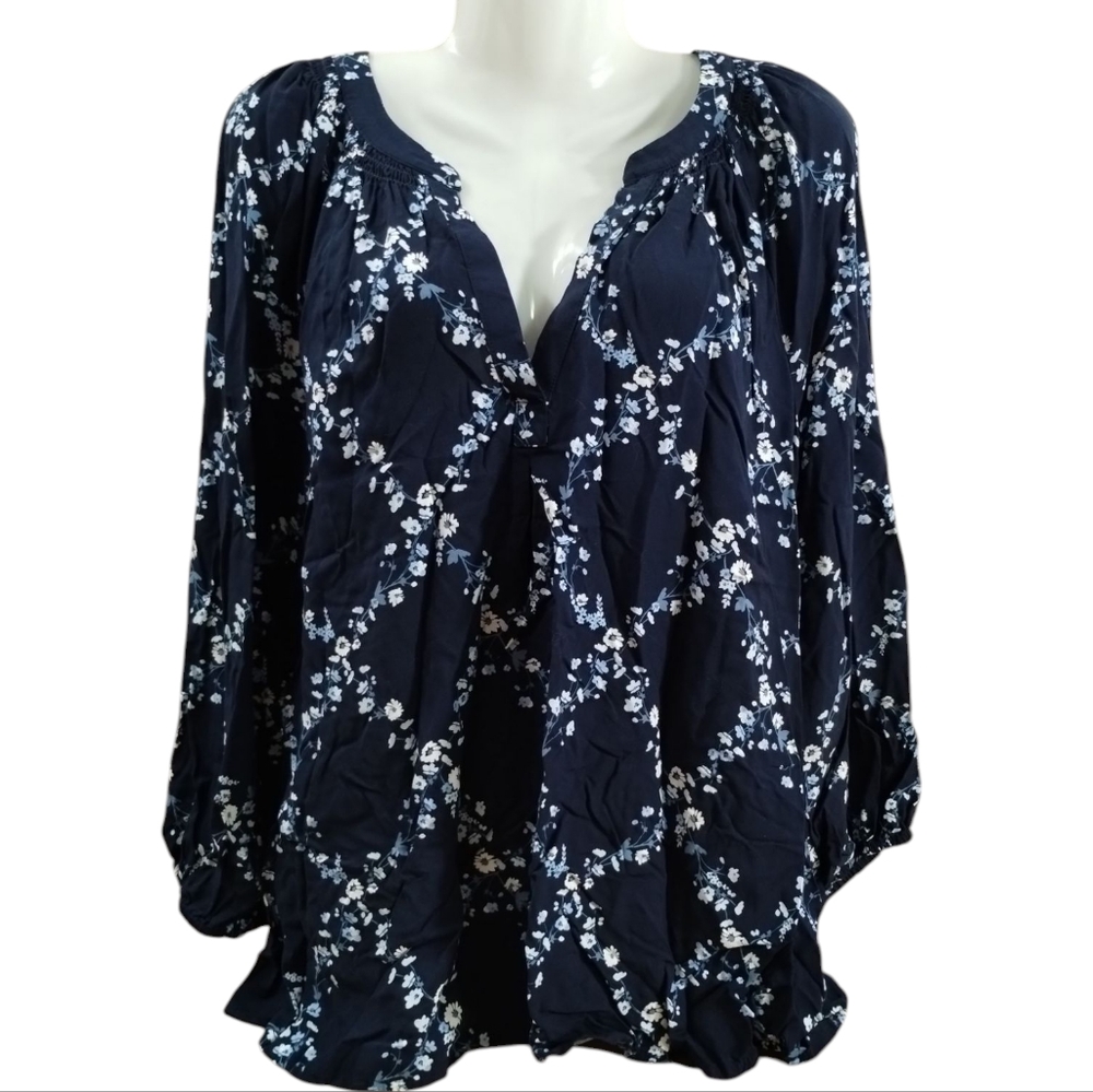 Crown & Ivy Women's Blouse Size XL Navy Blue & White 3/4 Sleeve Floral Flowy